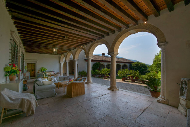 Villa in vendita a Caprino Veronese