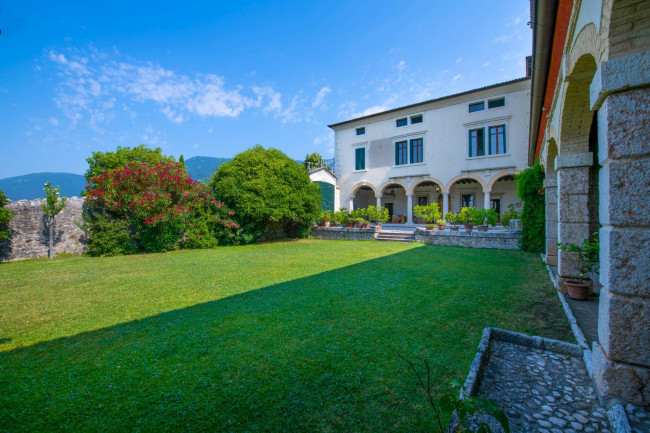 Villa in vendita a Caprino Veronese
