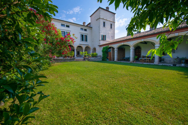 Villa in vendita a Caprino Veronese