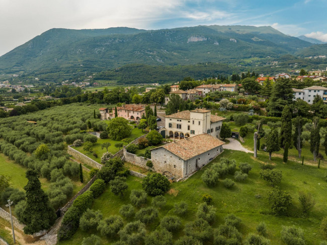 Villa in vendita a Caprino Veronese