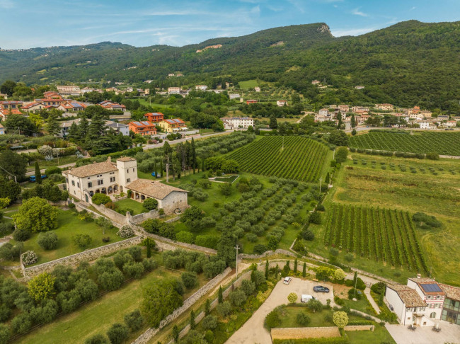 Villa in vendita a Caprino Veronese