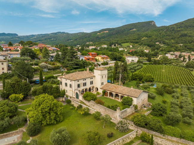 Villa in vendita a Caprino Veronese