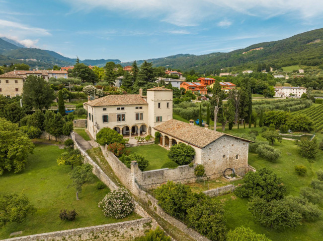 Villa in vendita a Caprino Veronese