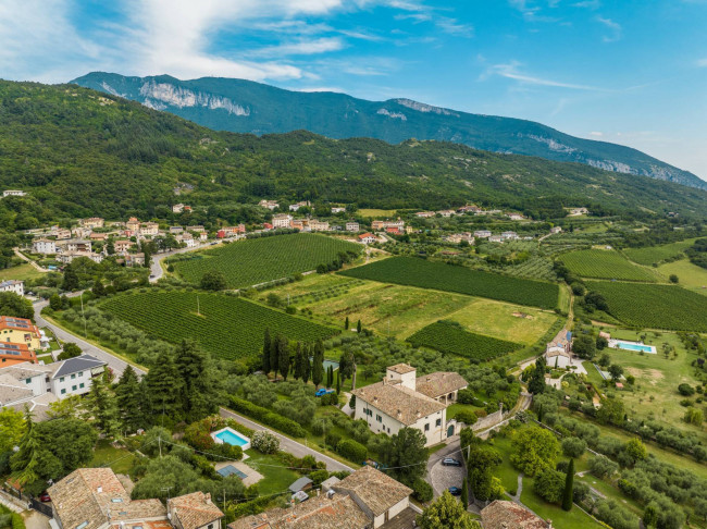 Villa in vendita a Caprino Veronese
