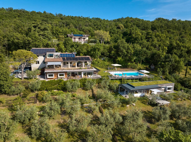 Villa for Sale to Torri del Benaco