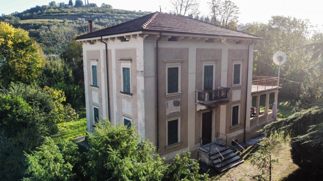 Villa in Vendita a Verona