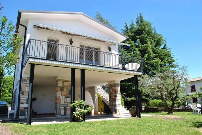 Villa in Vendita a Bardolino