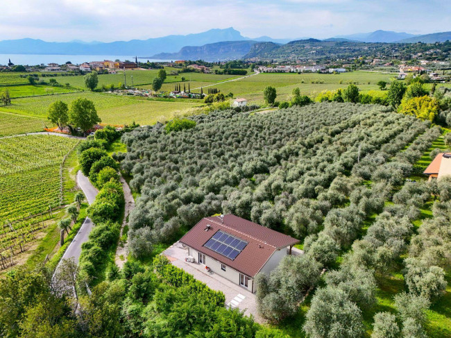 Villa in vendita a Bardolino