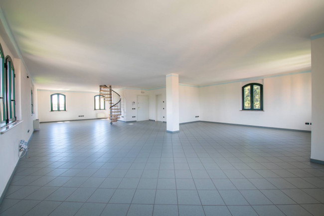 Stabile/Palazzo in vendita a Castelnuovo del Garda