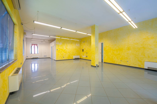 Stabile/Palazzo in vendita a Castelnuovo del Garda