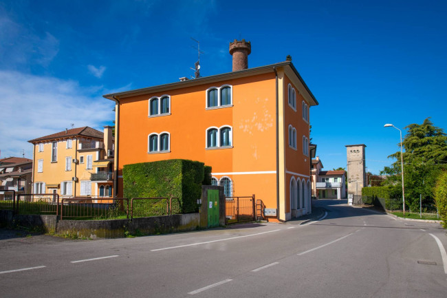 Stabile/Palazzo in vendita a Castelnuovo del Garda
