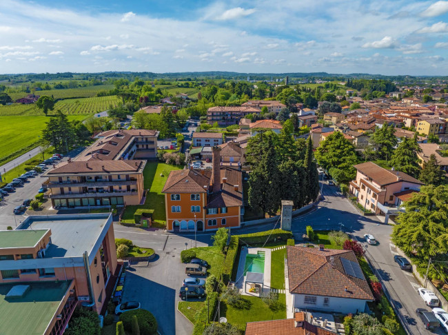 Stabile/Palazzo in vendita a Castelnuovo del Garda
