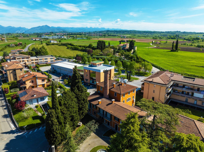 Stabile/Palazzo in vendita a Castelnuovo del Garda