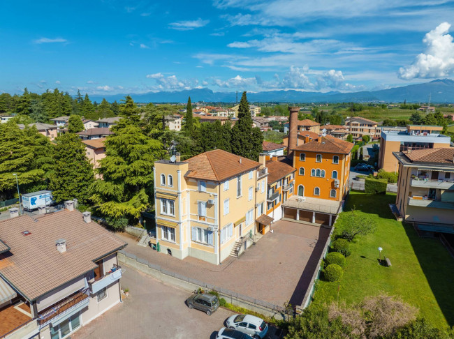 Stabile/Palazzo in vendita a Castelnuovo del Garda