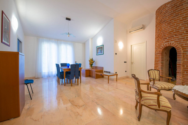 Stabile/Palazzo in vendita a Castelnuovo del Garda