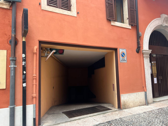 Garage in Vendita a Verona