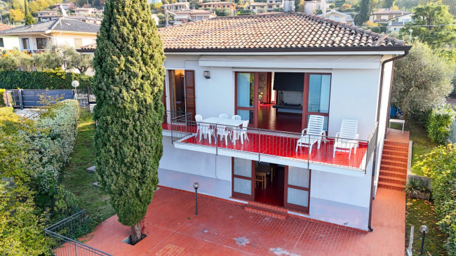 Villa for sale in Torri del Benaco