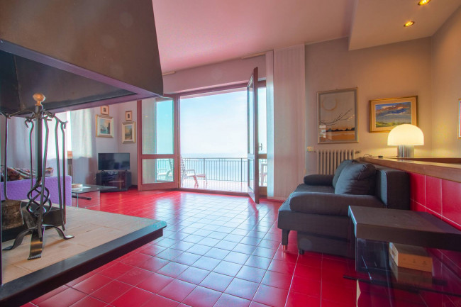 Villa for sale in Torri del Benaco