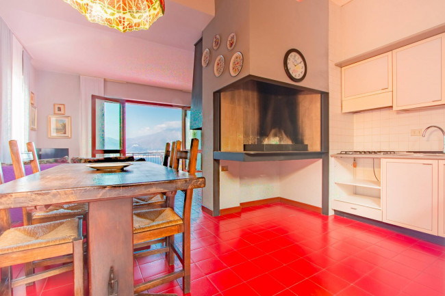 Villa for sale in Torri del Benaco