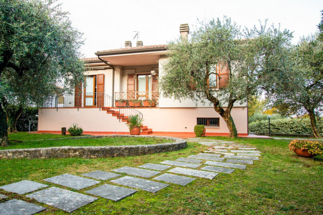 Villa for sale in Torri del Benaco