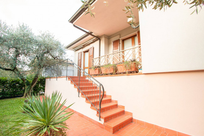 Villa for sale in Torri del Benaco