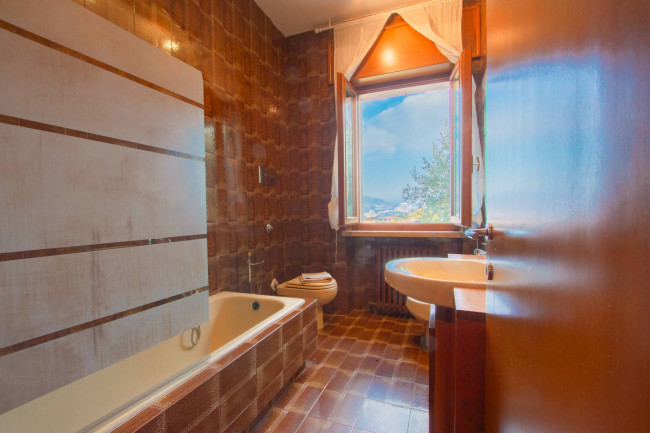 Villa for sale in Torri del Benaco