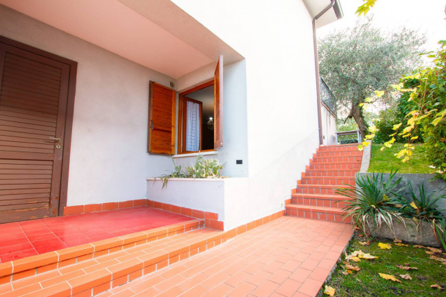 Villa for sale in Torri del Benaco