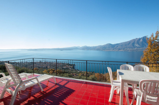 Villa for sale in Torri del Benaco
