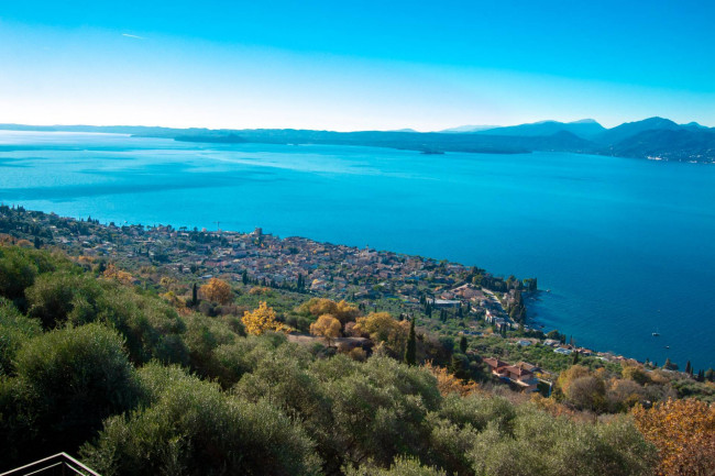 Villa for sale in Torri del Benaco
