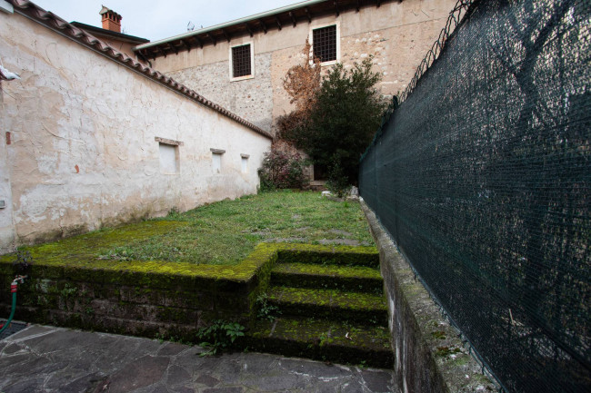 Appartamento in Affitto a Costermano