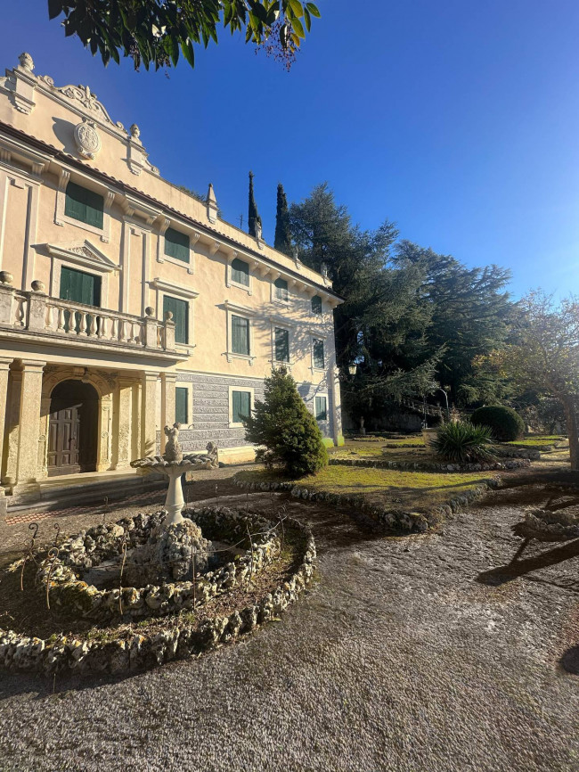 Villa in vendita a Verona