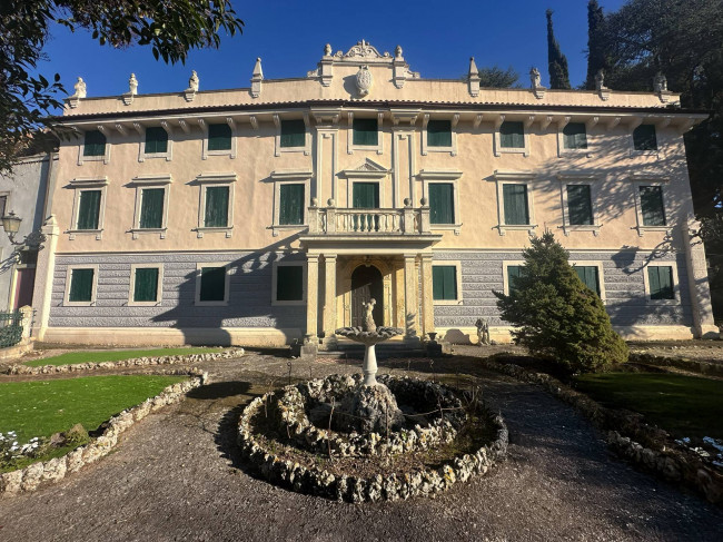 Villa in vendita a Verona