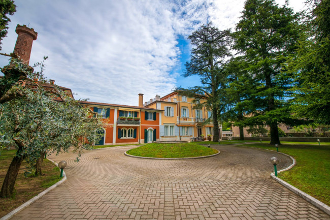 Villa for sale in Castelnuovo del Garda