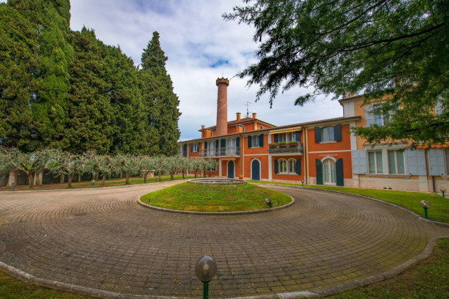 Villa in vendita a Castelnuovo del Garda