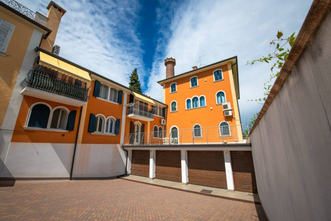 Villa in vendita a Castelnuovo del Garda