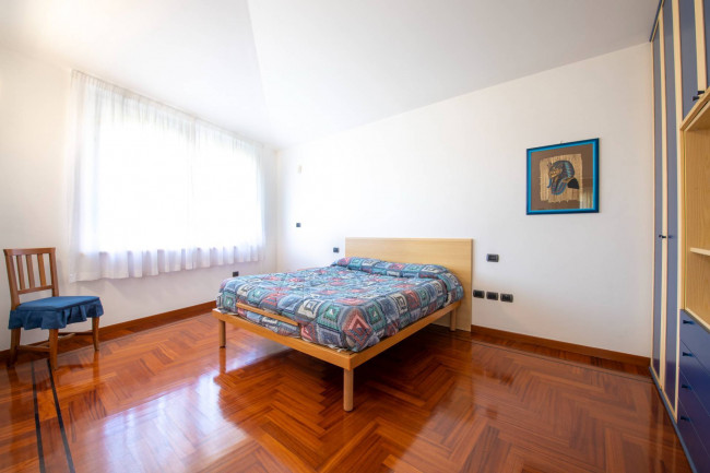 Villa in vendita a Castelnuovo del Garda