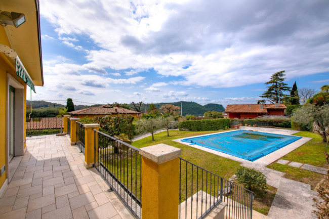 Villa in vendita a Costermano