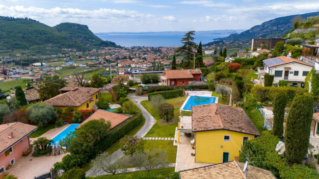 Villa in vendita a Costermano