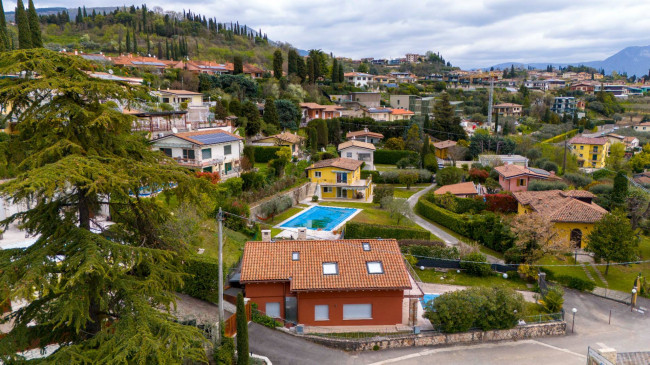 Villa in vendita a Costermano