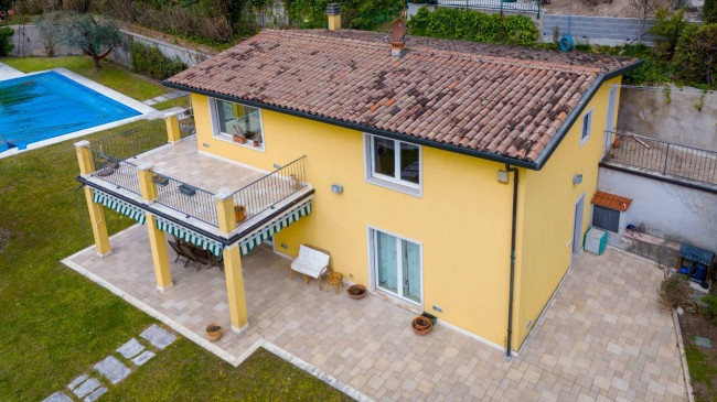 Villa in vendita a Costermano