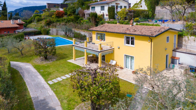 Villa in vendita a Costermano