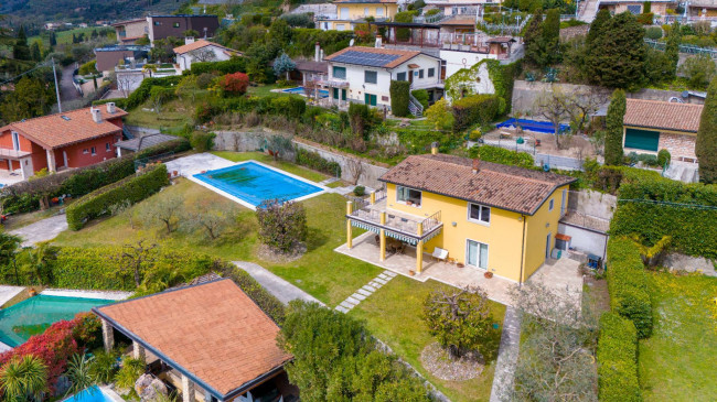 Villa in vendita a Costermano