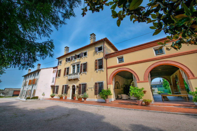 Villa for sale in Sorgà