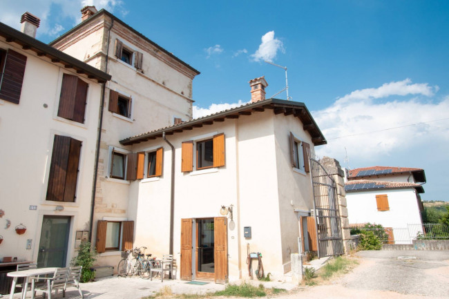 Casa singola in Vendita a Verona