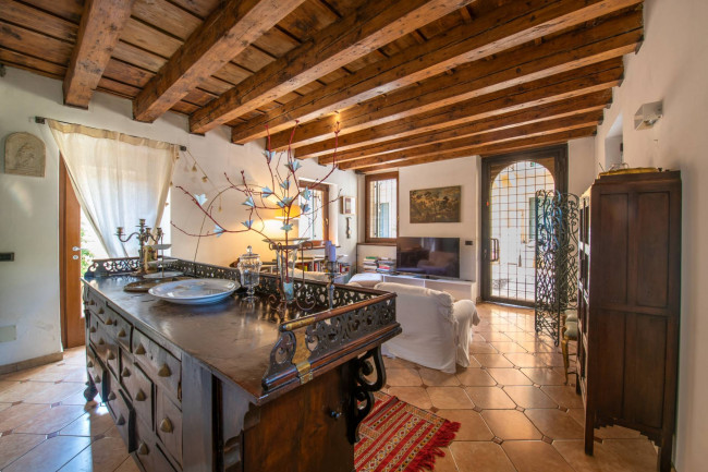 Casa Semindipendente in vendita a Verona