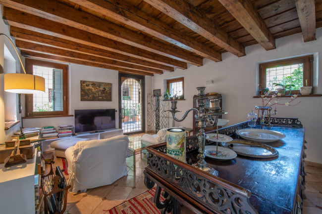 Casa Semindipendente in vendita a Verona