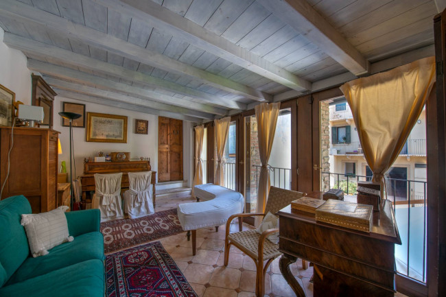 Casa Semindipendente in vendita a Verona