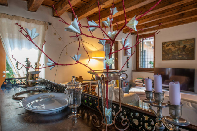 Casa Semindipendente in vendita a Verona
