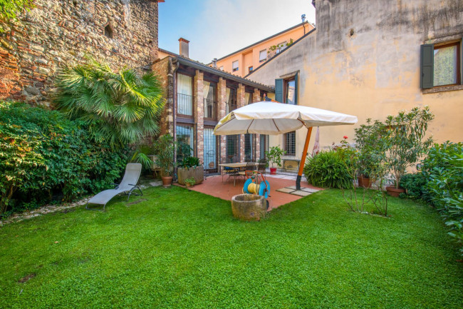 Casa Semindipendente in vendita a Verona