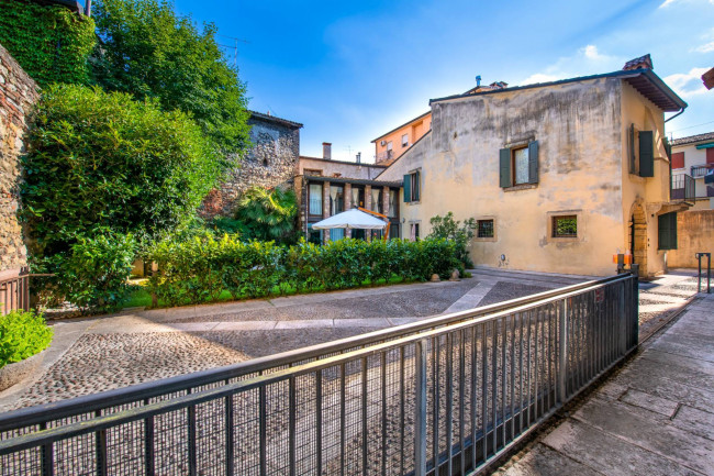 Casa Semindipendente in vendita a Verona